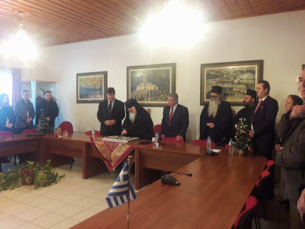 ΚΟΠΗ ΠΙΤΑΣ ΣΤΟ ΔΕΛΒΙΝΑΚΙ
