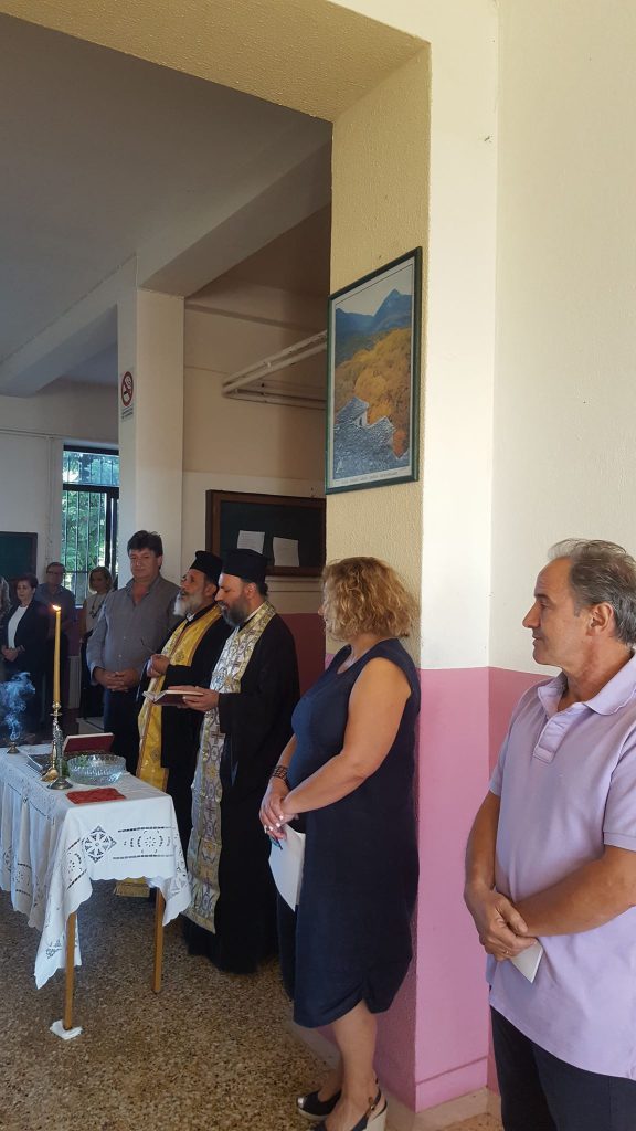 ΧΤΥΠΗΣΕ ΤΟ ΠΡΩΤΟ ΚΟΥΔΟΥΝΙ ΣΤΑ ΣΧΟΛΕΙΑ