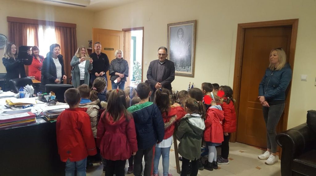 ΤΑ ΚΑΛΑΝΤΑ ΤΟΥ ΛΑΖΑΡΟΥ ΕΨΑΛΑΝ ΟΙ ΜΑΘΗΤΕΣ ΤΟΥ ΝΗΠΙΑΓΩΓΕΙΟΥ ΚΑΙ ΠΑΙΔΙΚΟΥ ΣΤΑΘΜΟΥ ΚΑΛΠΑΚΙΟΥ