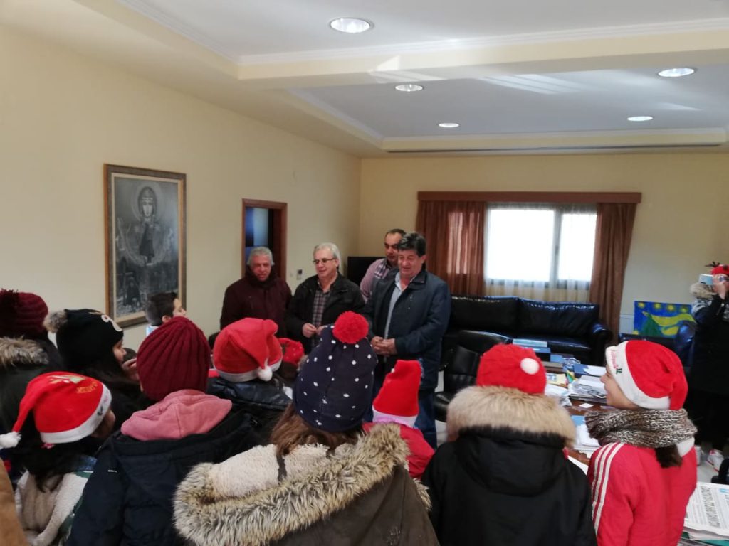 ΤΑ ΚΑΛΑΝΤΑ ΤΗΣ ΠΡΩΤΟΧΡΟΝΙΑΣ ΕΨΑΛΑΝ ΤΑ ΠΑΙΔΙΑ ΤΗΣ ΚΙΒΩΤΟΥ ΤΟΥ ΚΟΣΜΟΥ